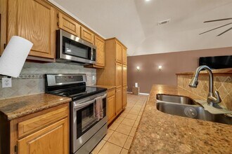 303 Shawnee in Montgomery, TX - Building Photo - Building Photo
