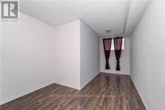 2508 Post Rd in Oakville, ON - Building Photo - Building Photo