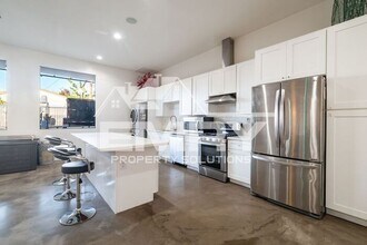5655 E Beverly Blvd in East Los Angeles, CA - Building Photo - Building Photo
