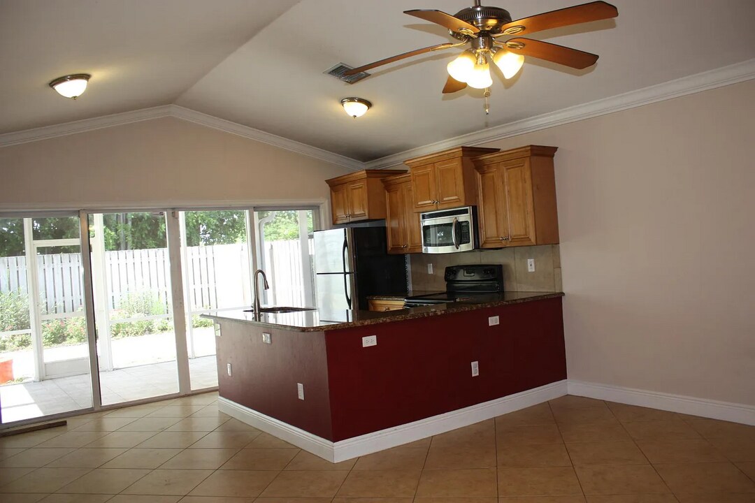 4743 Clemens St in Greenacres, FL - Building Photo
