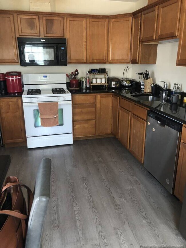 37 Cuba St, Unit 1 in Watertown, MA - Building Photo - Building Photo