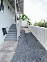 1559 Puolani St in Honolulu, HI - Building Photo