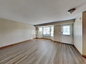 1440 Summerhill Dr in Mundelein, IL - Foto de edificio - Building Photo