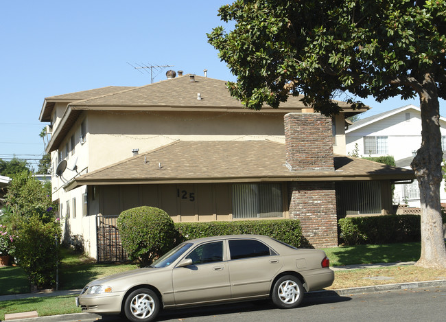 125 S Granada Ave in Alhambra, CA - Building Photo - Building Photo