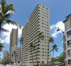 Waikiki Twin Towers in Honolulu, HI - Building Photo - Building Photo