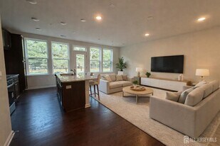 616 Sadie Cir in New Brunswick, NJ - Building Photo