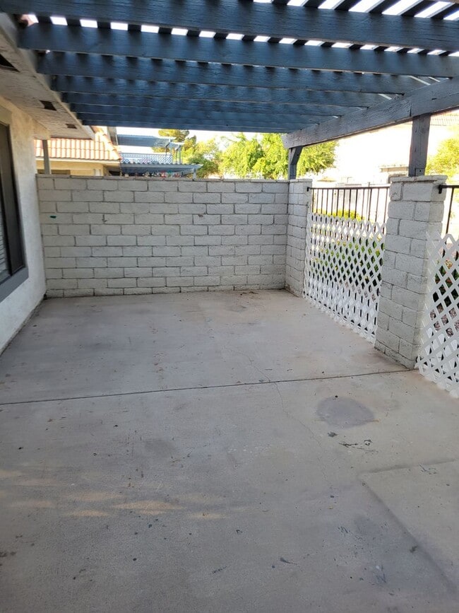 925 Willow Tree Dr in Las Vegas, NV - Building Photo - Building Photo