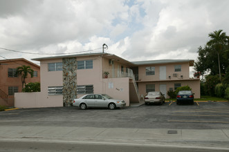 260 NW 57th Ave in Miami, FL - Building Photo - Building Photo