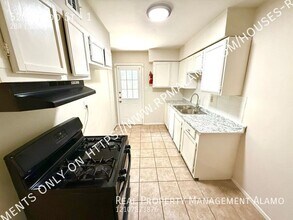 520 Prado St in San Antonio, TX - Building Photo - Building Photo