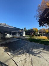 1001 N Brooklane St in Ellensburg, WA - Building Photo - Building Photo