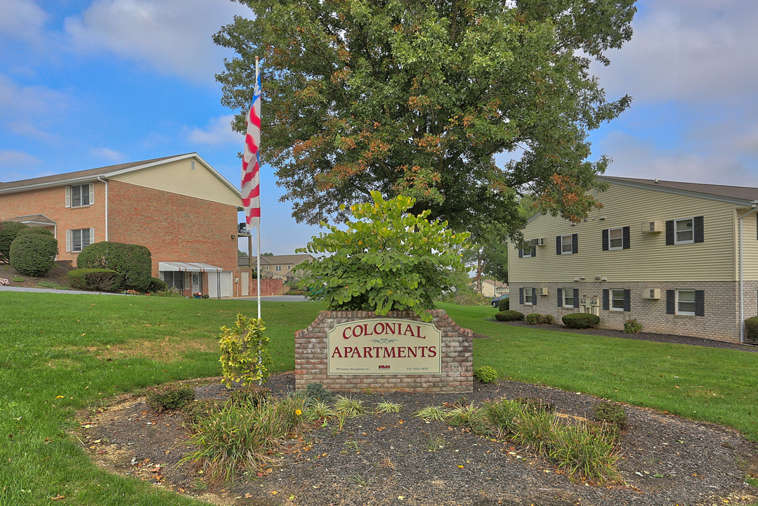 Colonial Apartments in Akron, PA - Building Photo