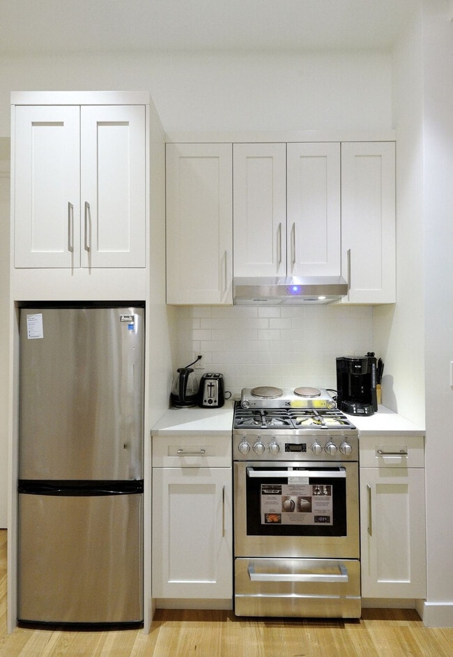 353 W 46th St, Unit SI ID1323938P in New York, NY - Building Photo - Building Photo