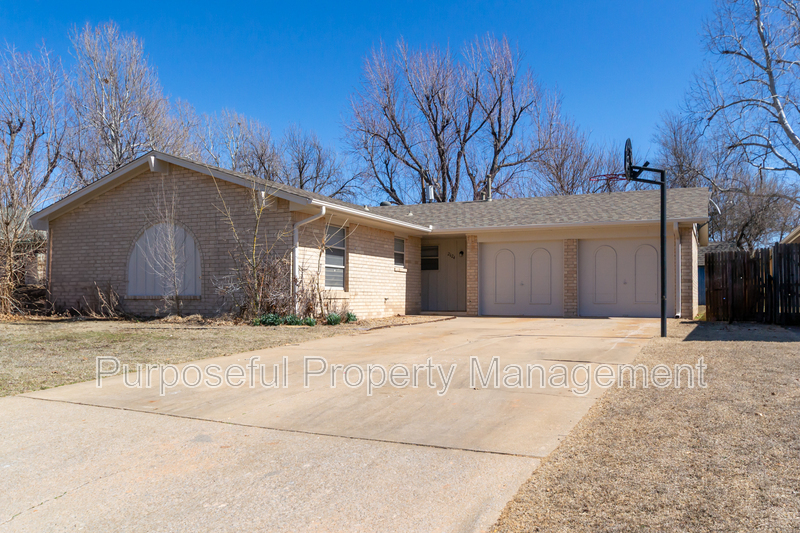 2624 N Markwell Ave in Bethany, OK - Building Photo