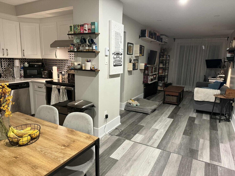 2085 Saint-Timothée Rue in Montréal, QC - Building Photo