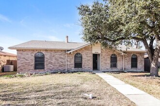 5916 Cedar Ln in Rowlett, TX - Building Photo - Building Photo