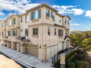 101 Laurel Knoll Dr in Martinez, CA - Building Photo - Building Photo