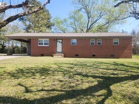 2632 Christmasville Rd in Jackson, TN - Building Photo