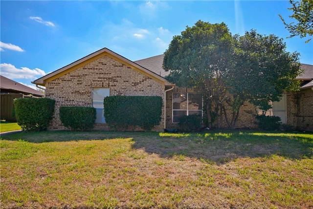 1104 Wimbledon Ln in Plano, TX - Foto de edificio - Building Photo