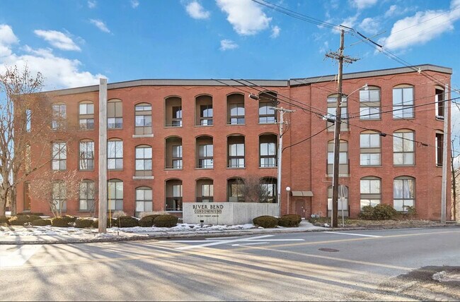 96 Old Colony Ave, Unit 319 in East Taunton, MA - Foto de edificio - Building Photo