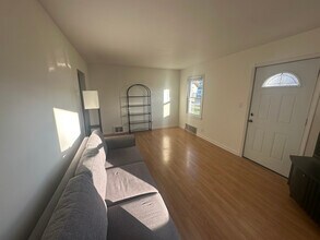 1336 W Summit Ave in Muskegon, MI - Building Photo - Building Photo