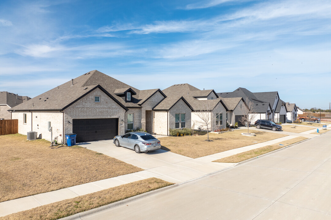 Lake Breeze Estates in Lavon, TX - Building Photo