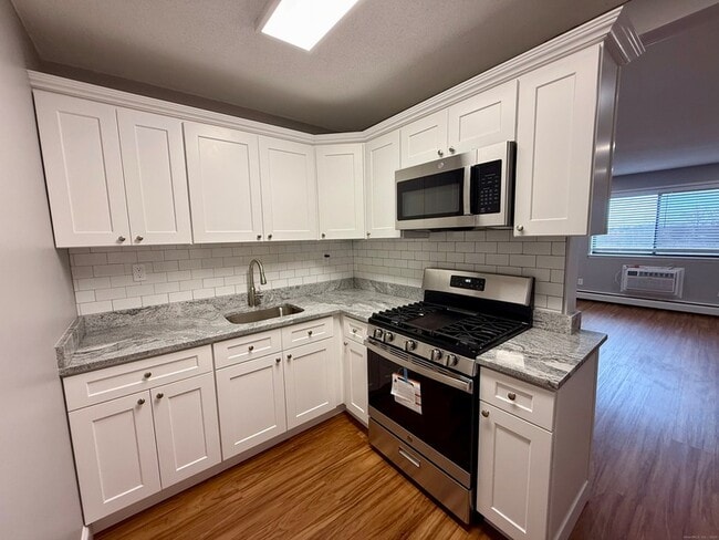 1168 Main St, Unit C3 in Stratford, CT - Building Photo - Building Photo