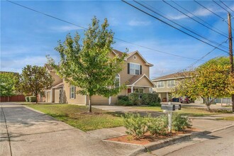 6009 Fairway St in Austin, TX - Foto de edificio - Building Photo