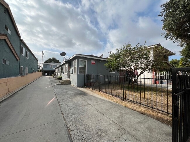 property at 2728 Orchard Pl