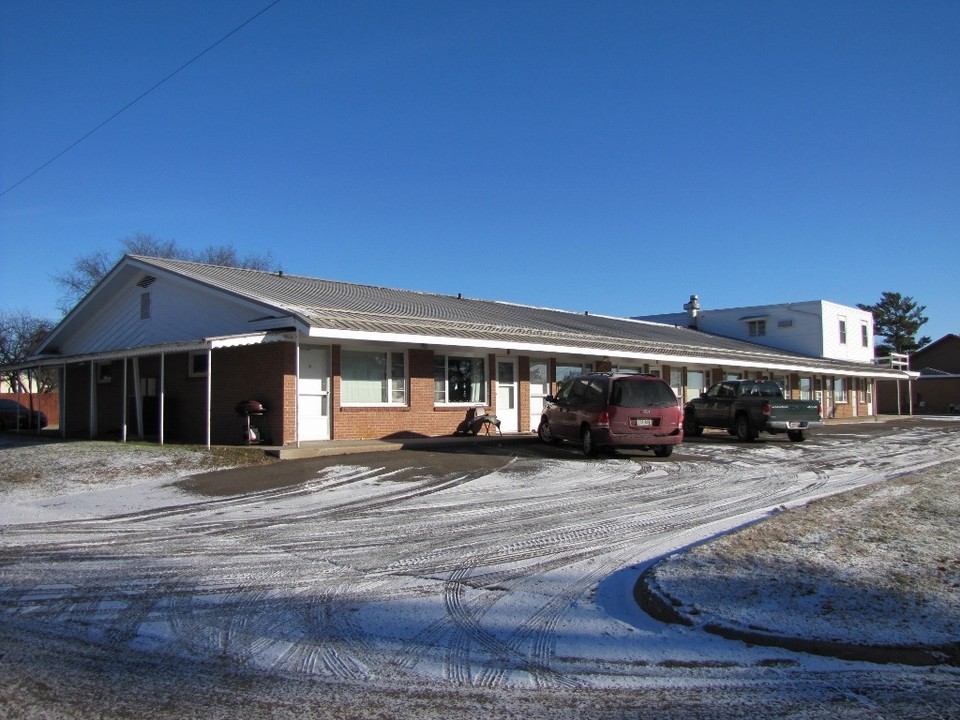 Cameron Motel Apartments in Cameron, WI - Building Photo