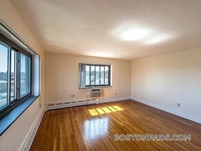 898 Massachusetts Ave in Arlington, MA - Building Photo - Building Photo