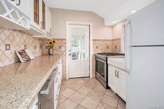 22 Daly Cross Rd in Mt Kisco, NY - Building Photo - Building Photo