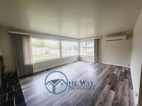 4624 Grandview Dr W in Tacoma, WA - Building Photo - Building Photo