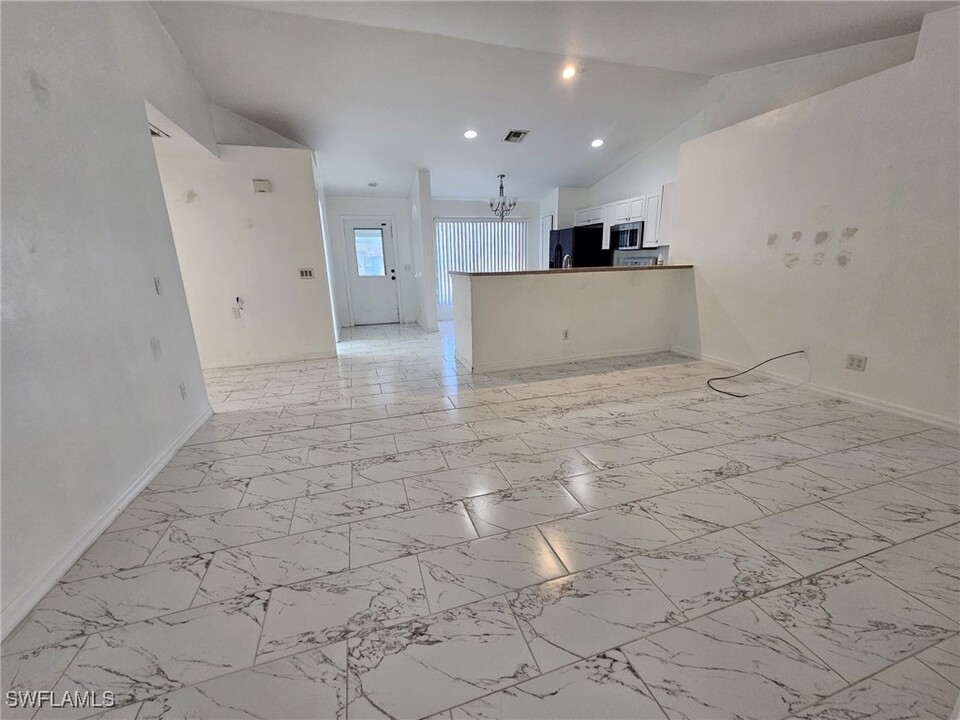 3005 40th St W in Lehigh Acres, FL - Building Photo