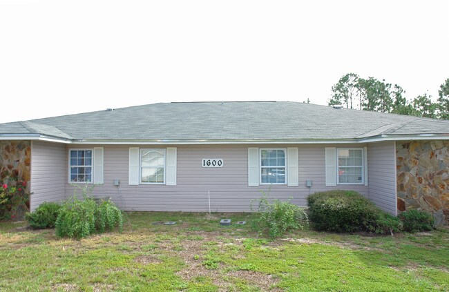 1600 Green Briar Pky in Gulf Breeze, FL - Foto de edificio - Building Photo