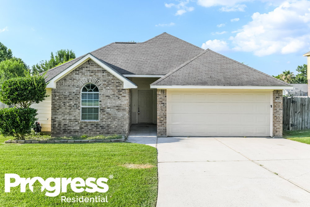 13208 Lake Breeze Ln in Willis, TX - Building Photo