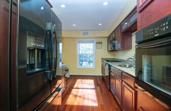 813 Floral Pl NW in Washington, DC - Building Photo - Building Photo
