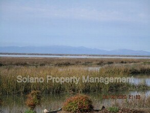 654 Catalina Cir in Vallejo, CA - Building Photo - Building Photo