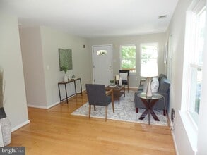2018 Griffith Rd in Falls Church, VA - Building Photo - Building Photo