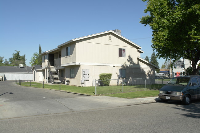 10 S Rogers Ln in Fresno, CA - Foto de edificio - Building Photo