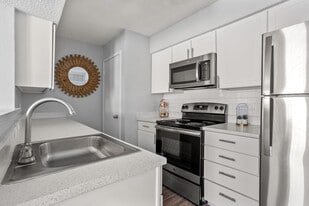 Wimbledon Oaks in Arlington, TX - Building Photo