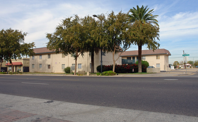 Glen Court Apartments in Glendale, AZ - Building Photo - Building Photo