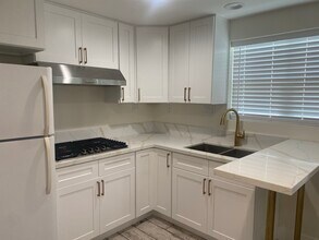 232 W Alameda Ave in Burbank, CA - Building Photo - Building Photo