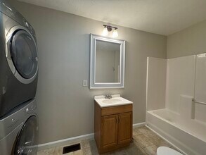 286 Lincoln Ave, Unit #1 in Saugus, MA - Foto de edificio - Building Photo