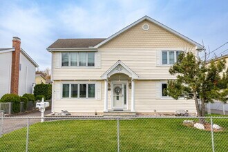 16 Miano Dr in New Britain, CT - Building Photo - Building Photo