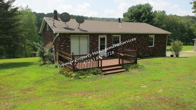 511 Upper Service Rd in Hookstown, PA - Foto de edificio - Building Photo