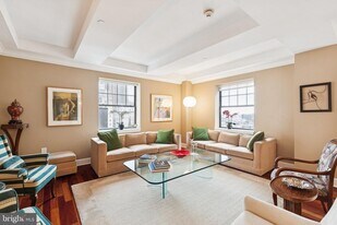 1701 Locust St in Philadelphia, PA - Building Photo
