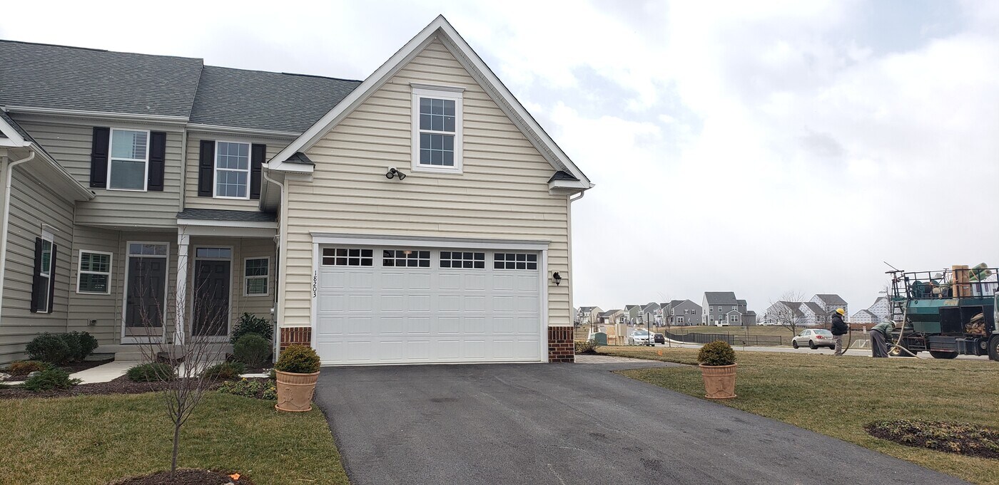 18203 Brownstone Pl in Hagerstown, MD - Building Photo