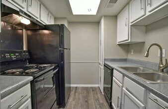 Metro at 1515 in Carrollton, TX - Building Photo - Building Photo