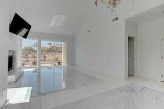 8953 Diamond Falls Dr in Las Vegas, NV - Building Photo - Building Photo