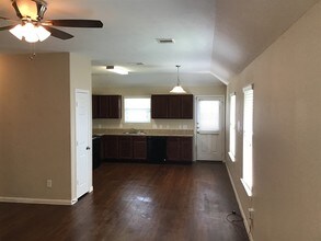 8727 Doskocil Dr in Houston, TX - Building Photo - Building Photo